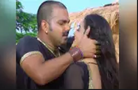 Kheshari Song : ‘साड़ी के प्लेट पर भईले फ्लेट’ गाने के रोमेंस को देख फैंस बोले कतई जहर परफोर्मेंस, आए करोड़ों व्यूज