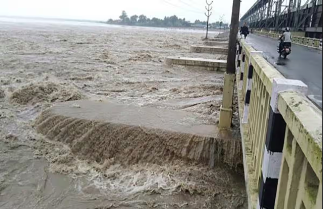 कई जिलों में लगातार हो रही बारिश, कोसी बांध से छोड़ा गया पानी, राज्य सरकार ने किया अलर्ट जारी