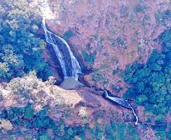 तीरथगढ़ जलप्रपात की ऊंचाई लगभग 300 फीट है. लेकिन जशपुर में हाल ही में सामने आए मकरभंजा जलप्रपात की ऊंचाई लगभग साढ़े चार सौ फीट से भी अधिक बताई जा रही है।