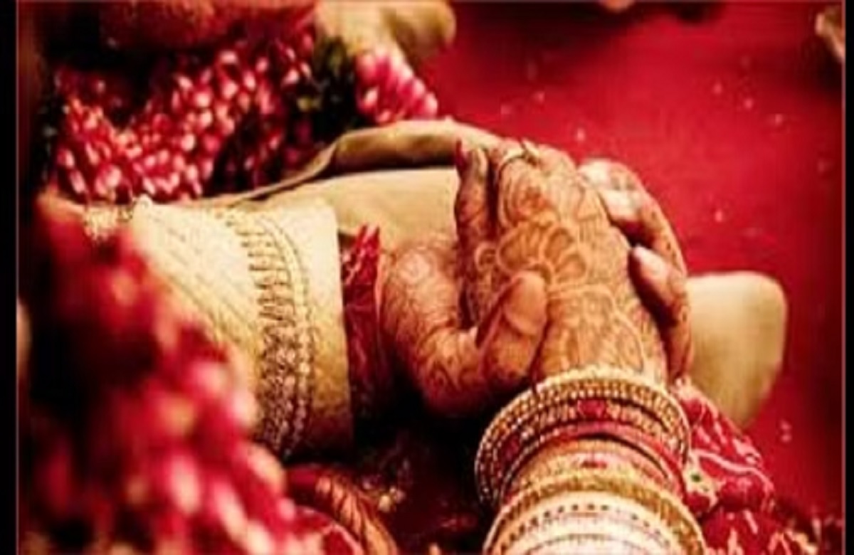 Sasur Bahu Wedding: विवाह से पहले दूल्हे ने किया ऐसा काम, फिर ससुर ने अपनी ही बहू से रचाई शादी, अब सोशल मीडिया पर हुआ वायरल