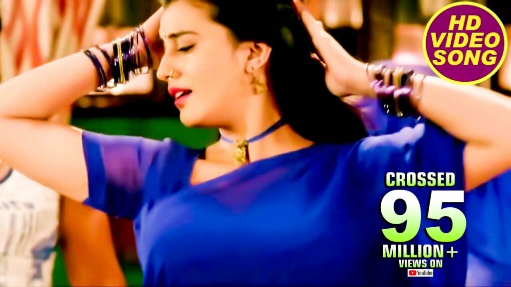 नीली साड़ी में अक्षरा को देख डोले पवन सिंह, यूट्यूब पर सबसे ज्यादा बजने वाले गाने ने बना डाला है दीवाना