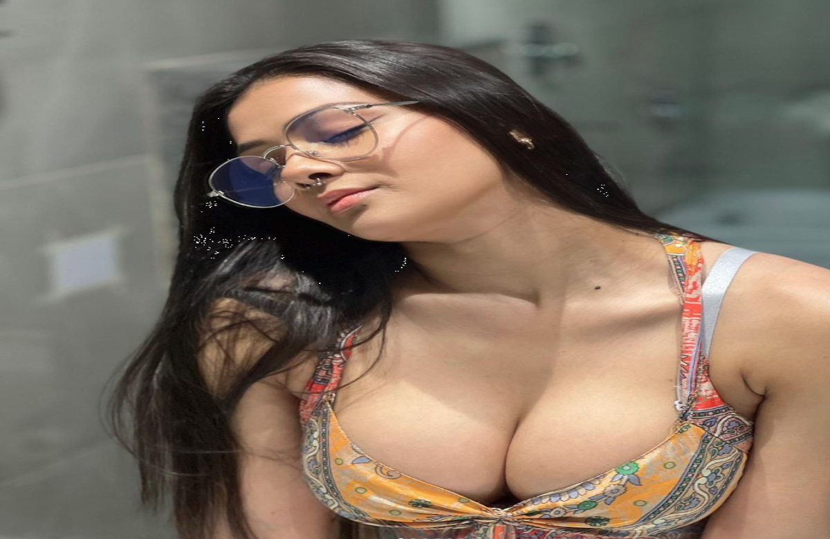 Namrata Malla Sexy Video : नम्रता मल्ला ने मचाया गर्दा..! अदाओं से उड़ा दिए फैंस के होश, लोगों को आकर्षित कर रहा गोरा बदन..