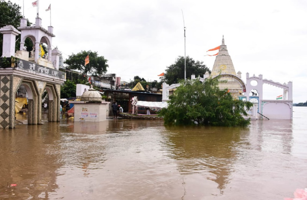 Narmada Ghat submerged after opening of 15 gates of Bargibandh