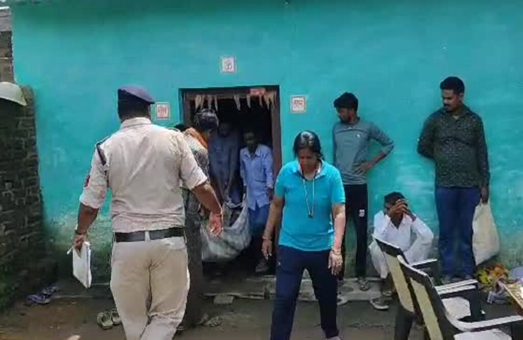 Dead body of husband and wife