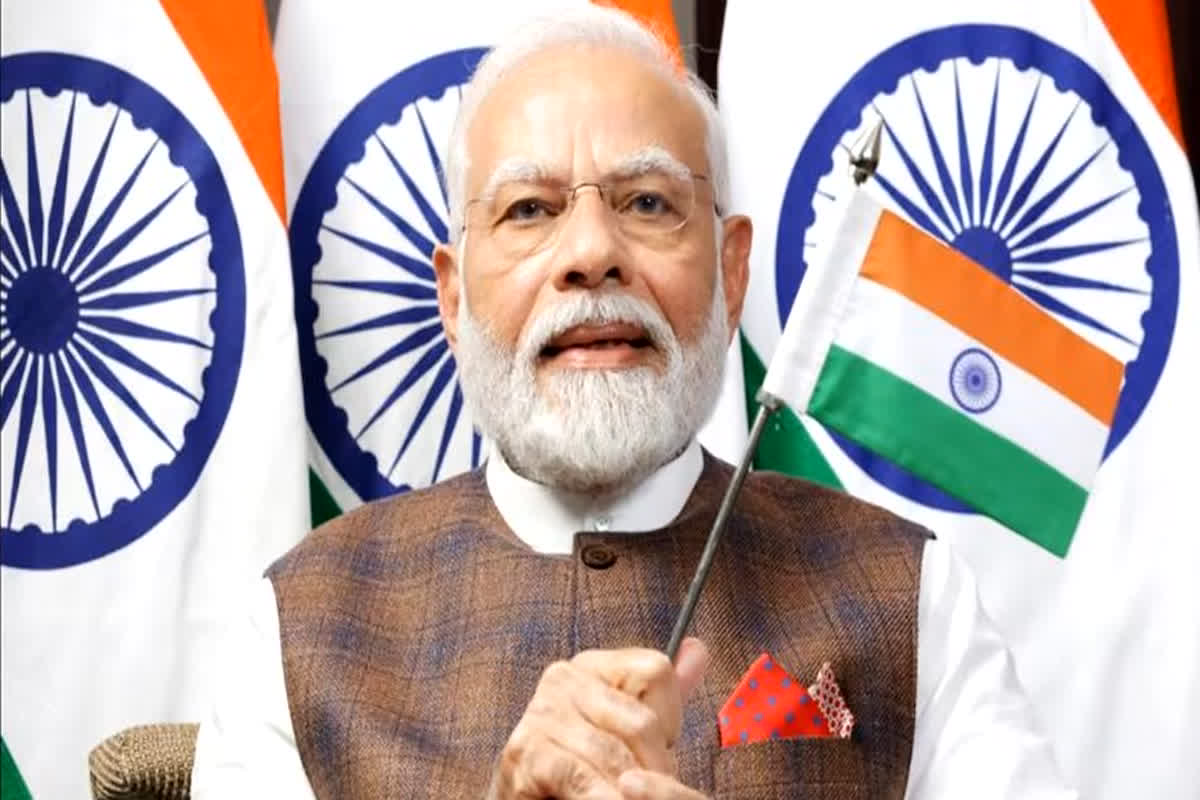 PM Modi in Bengaluru: बिक्स सम्मेलन में भाग लेने के बाद बेंगलुरु पहुंचे PM मोदी, इसरो के वैज्ञानिकों से मुलाकात कर देंगे बधाई