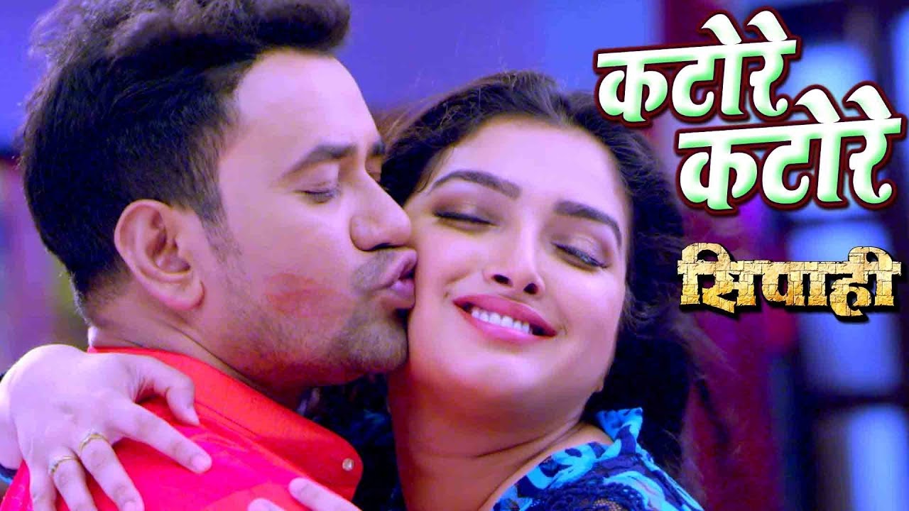 Aamrapali Dubey Song: निरहुआ ने आम्रपाली को दिया हिला देने वाला चुम्मा, ‘कटोरे कटोरे’ गाने से मच गया हंगामा
