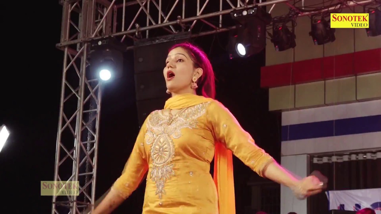 Sapna Stage Dance: सपना चौधरी ने 'बदली बदली लागे' पर पीले सूट में किया ऐसा कमरतोड़ डांस, स्टेज पर मच गया बवाल