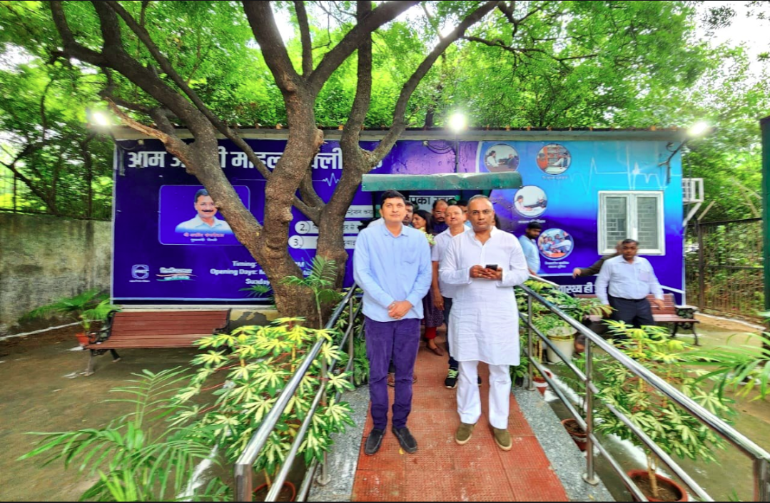 Karnataka Health Minister visits Delhi Mohalla Clinic on Saurabh Bhardwaj