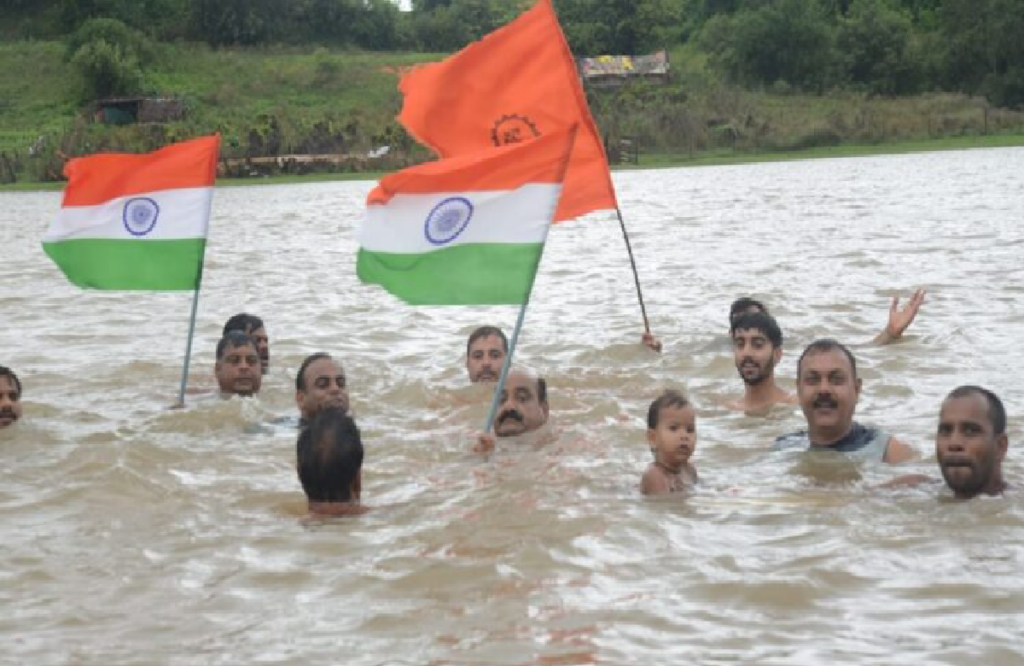 Two and a half year old girl swam 10 km in Narmada river