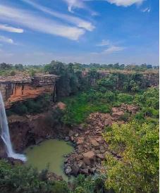 छत्तीसगढ़ के बस्तर जिले में चित्रकोट जलप्रपात के पास एक सुंदर झरना है जिसका नाम है तामड़ा घूमर जलप्रपात।