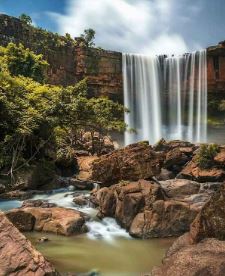 यह जगदलपुर से लगभग 45 किलोमीटर दूरी पर स्थित है। इसकी ऊँचाई लगभग 100 फूट है जो बारिश के मौसम में सबसे अधिक सक्रिय होता है।