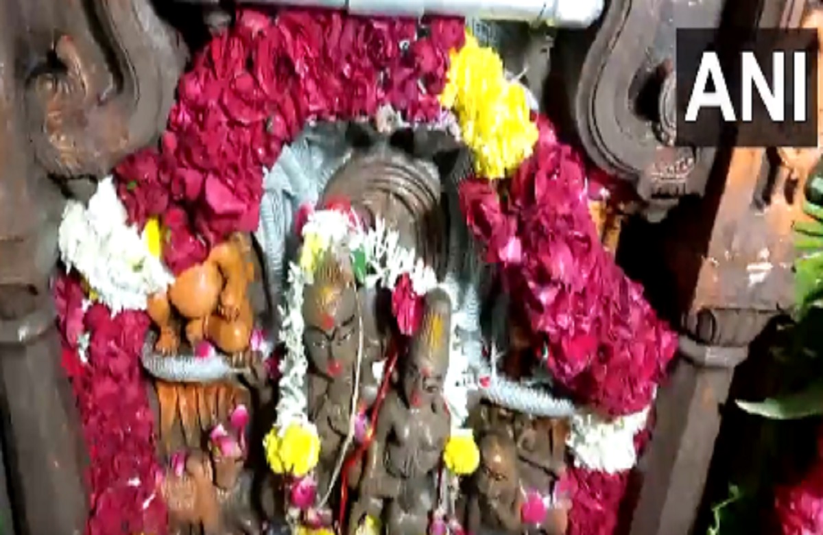 Nag Panchami 20223: एक साल बाद खुले नागचंद्रेश्वर मंदिर के कपाट, रात्रि 12 बजे की गई विधि विधान से पूजा- अर्चना