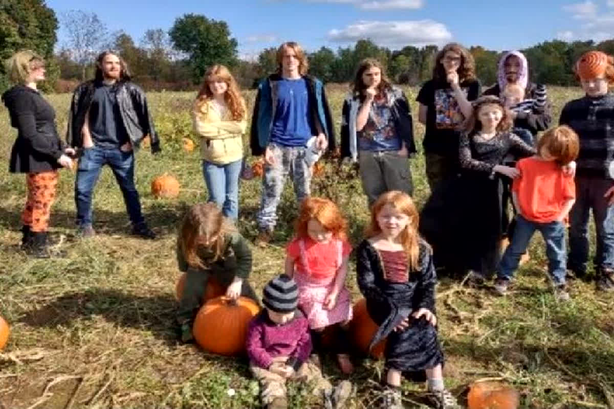 Search for father of 10 children: 10 बच्चों के पिता से शादी करना चाहती है आधा दर्जन बच्चों की मां, जानिए क्या है वजह