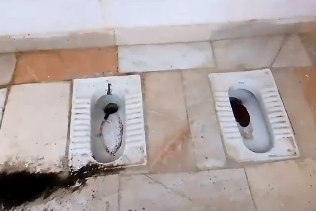 4 toilets built without walls