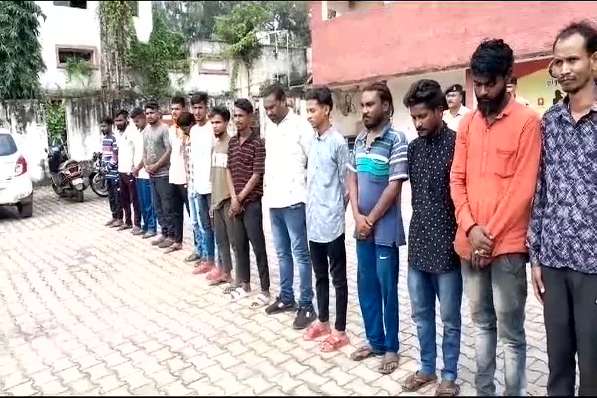 Bhilai News: पुलिस ने 53 से ज्यादा चाकूबाज बदमाशों का निकाला जुलूस, दिलाई दोबारा अपराध न करने की शपथ