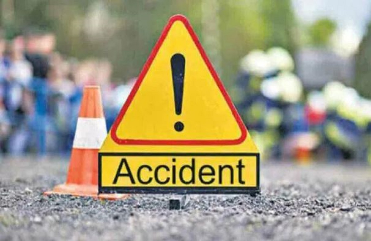 UP Accident News : भीषण सड़क हादसे में दो युवकों की मौत, 7 लोग गंभीर रूप से हुए घायल