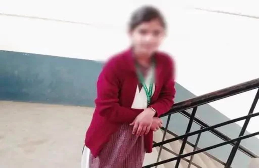 Ambedkarnagar Crime News : बीच सड़क पर दबंगों ने की छात्रा से छेड़खानी, दुपट्टा खींचते हुए पीछे चढ़ा दी गाड़ी, घटना CCTV में कैद