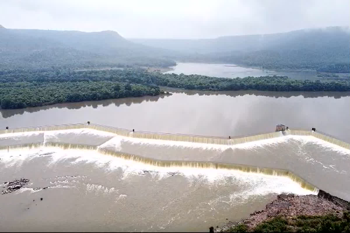 Gangau Dam Chhatarpur : 114 साल पुराने इस डैम का दृश्य है मनमोहक, सुरंग से दिखने वाला झरना मोह लेगा आपका मन