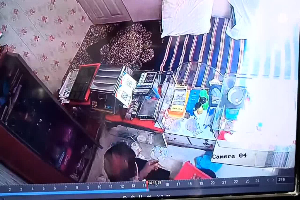 Theft In Jewellery Shop