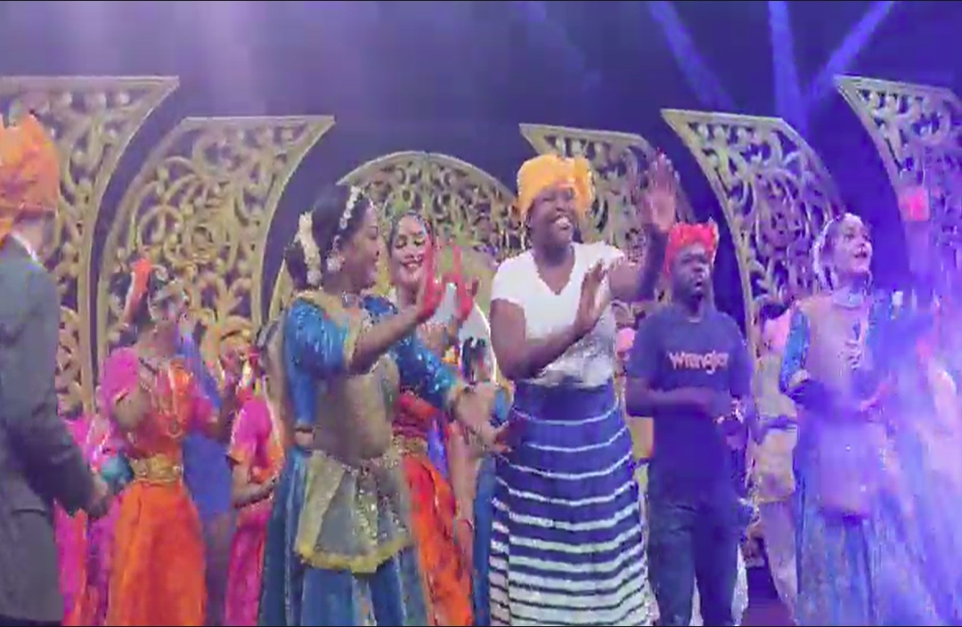 Khajuraho G20 Summit: ‘नैना बंध लागे कहियो’..! बुंदेली रंग में रंगे विदेशी मेहमान, राजकीय नृत्य ‘राई’ पर बेड़नियों के साथ लगाए ठुमके, आप भी देखें वीडियो