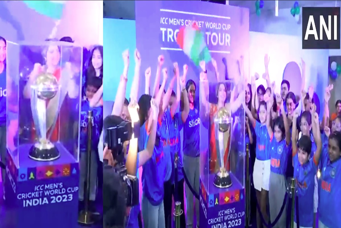 ICC Men’s Cricket World Cup 2023: वर्ल्ड कप की ट्रॉफी पहुंची स्कूल, बच्चों ने टीम इंडिया का बढ़ाया उत्साह, देखें वीडियो