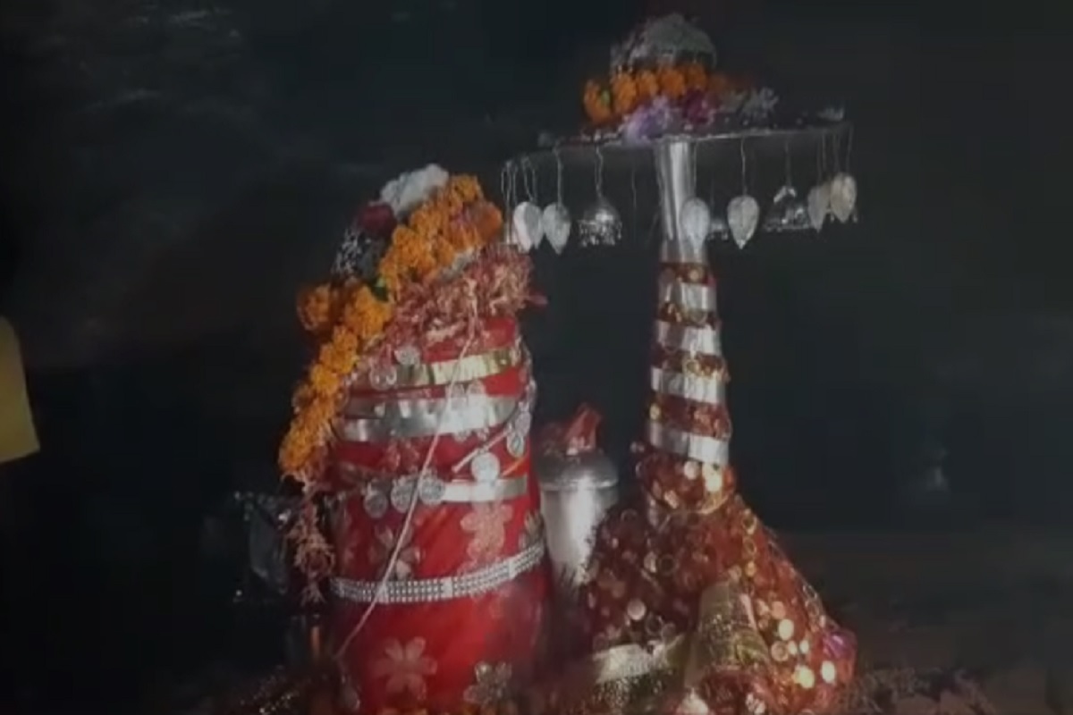 Keshkal Maa Lingeshwari Mandir : ऐसा मंदिर जहां साल में एक बार ही खुलते है पट, हजारों की संख्या में श्रद्धालुओं की जुटती है भीड़, जानें क्या है मान्यताएं