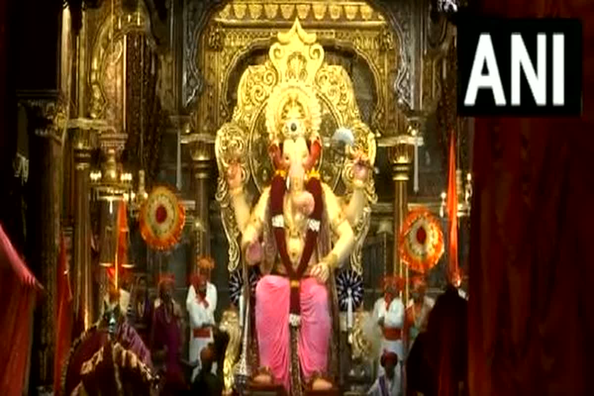 Lalbaugcha Raja First Look: ‘लालबागचा राजा’ की पहली झलक आई सामने, भक्तों ने जयकारों से किया बप्पा का स्वागत