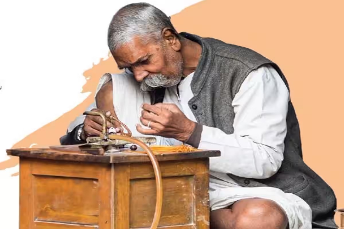 PM Vishwakarmaa Yojna Launched: पारंपरिक कारीगरों को आधुनिक अर्थव्यवस्था से जोड़ने की कोशिश.. शुरू हुई प्रधानमंत्री विश्वकर्मा योजना