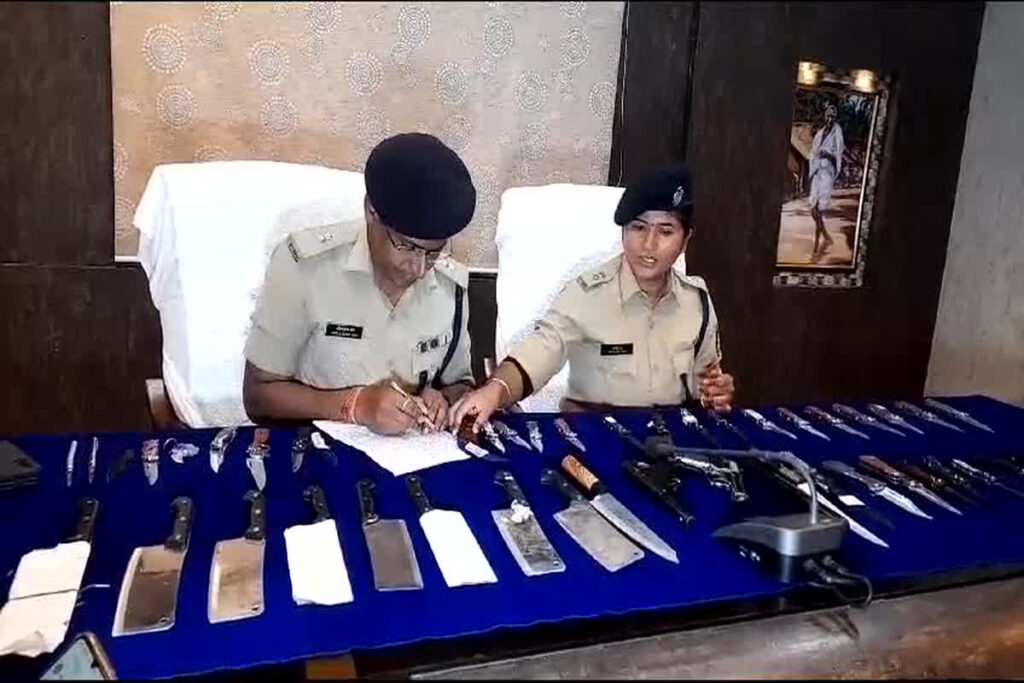 50 knives and 2 air pistols seized
