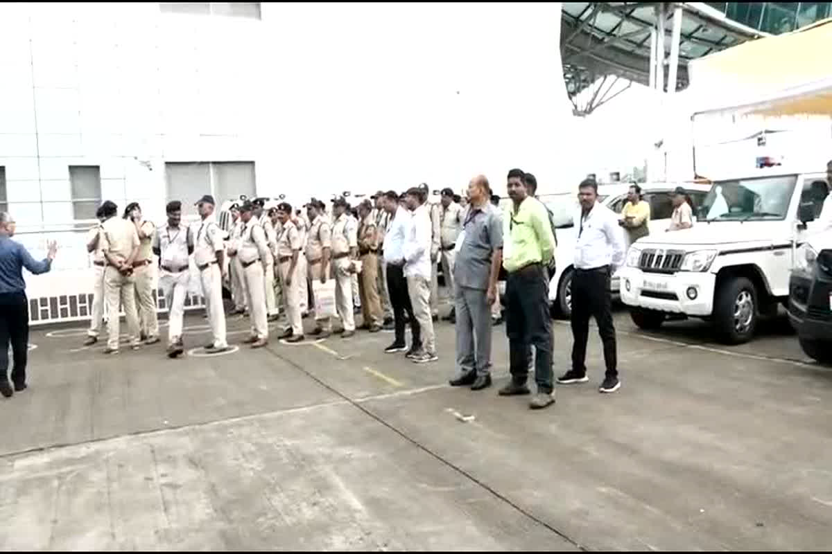Indore News: इंडिया स्मार्ट सिटी कॉन्क्लेव के कार्यक्रम में शामिल होंगी राष्ट्रपति द्रोपति मुर्मू, सुरक्षा के लिए लगाए गए 500 से ज्यादा पुलिस जवान