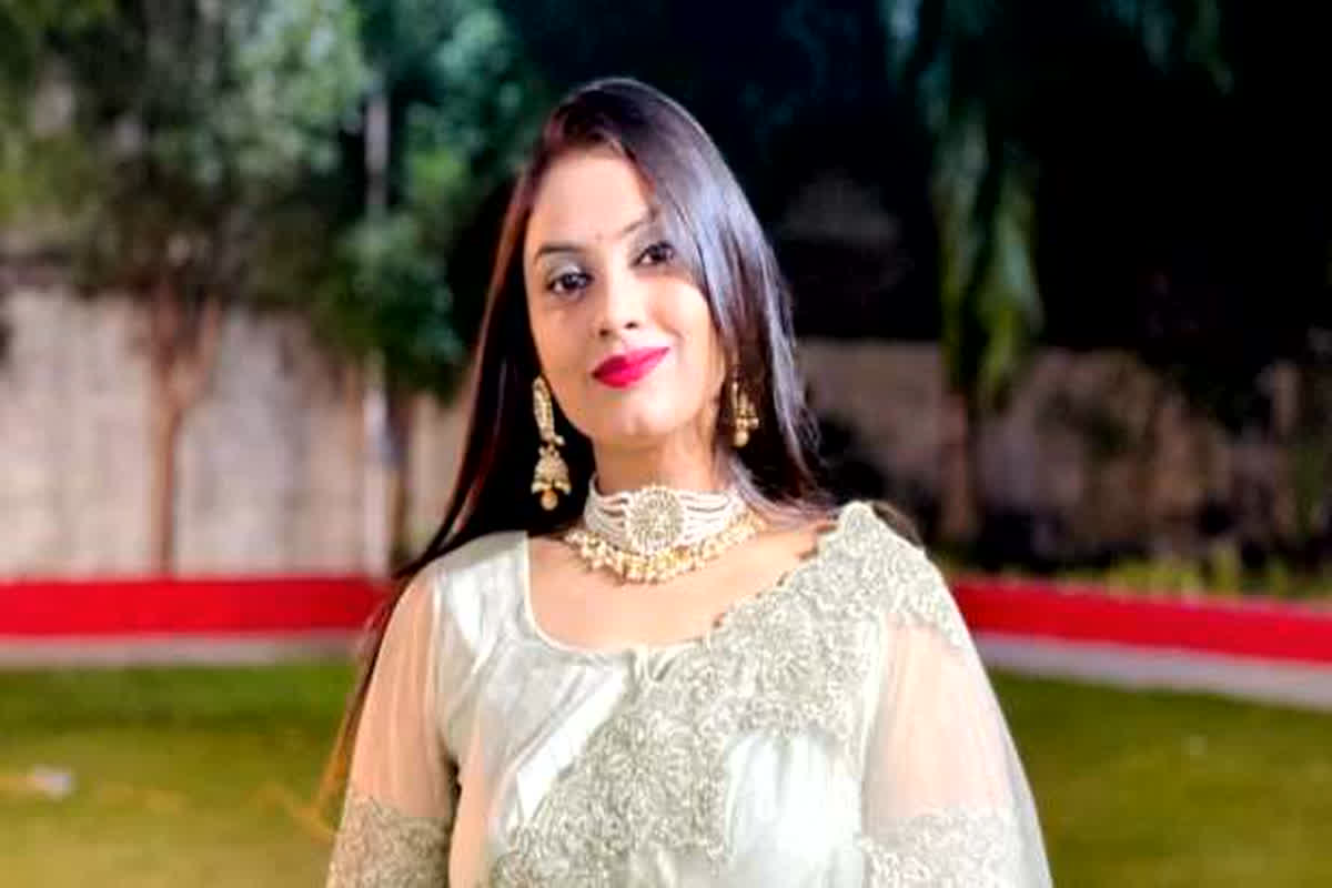 Mumbai air hostess murder case: एयर होस्टेस की हत्या मामले में बड़ा खुलासा, छग के एनकाउंटर स्पेशलिस्ट से जुड़े हैं तार