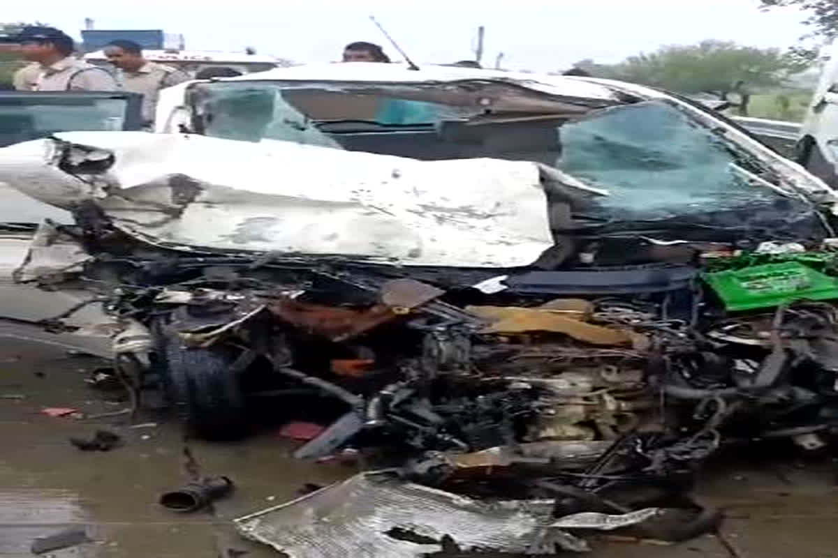Shajapur News: बस व कार के बीच हुई जोरदार भिड़ंत, हादसे में कार सवार पति पत्नि की मौके पर हुई मौत