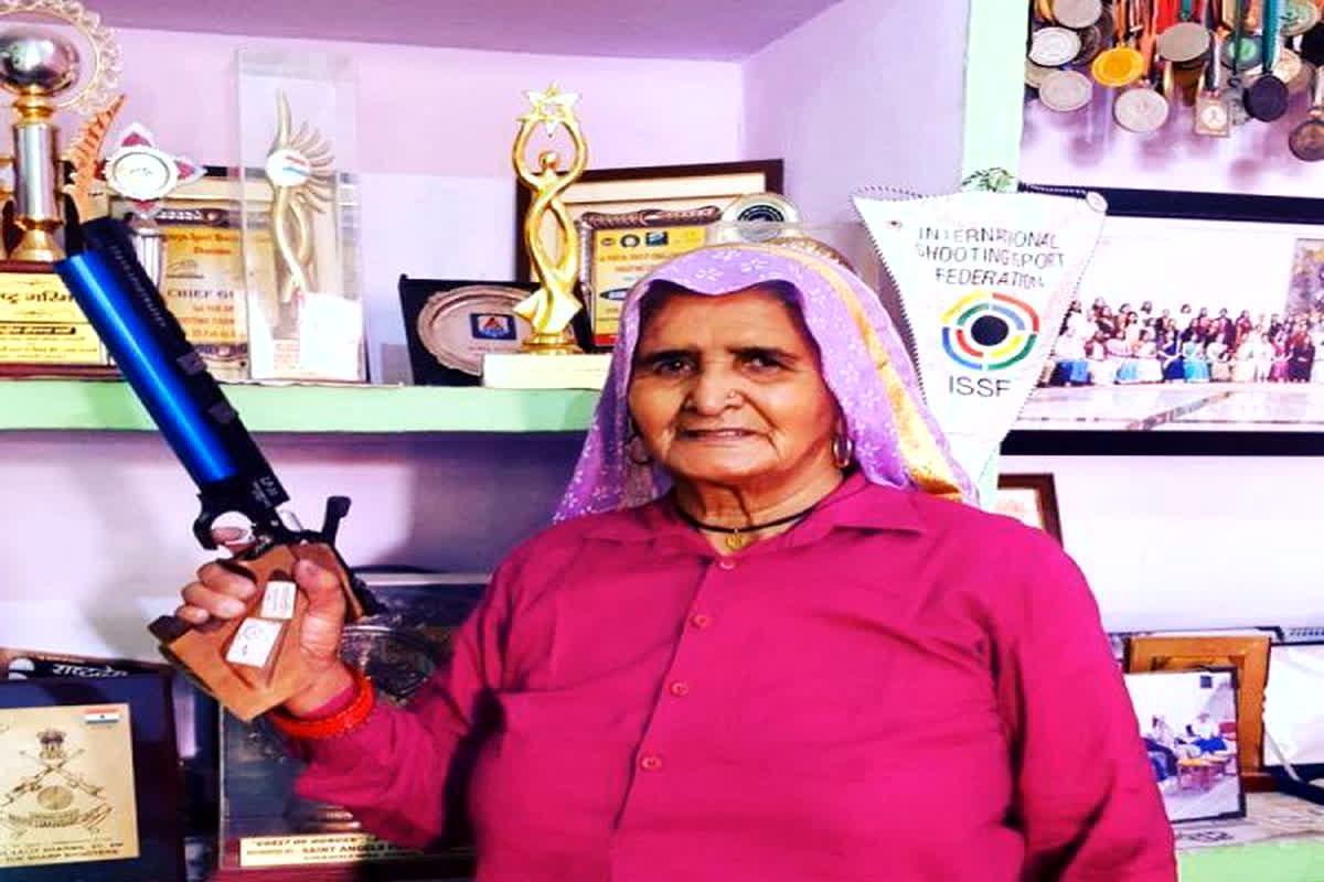 Shooter Dadi Prakashi Tomar Health : शूटर दादी प्रकाशी तोमर की हालत और बिगड़ी, AIIMS में करवाया गया भर्ती