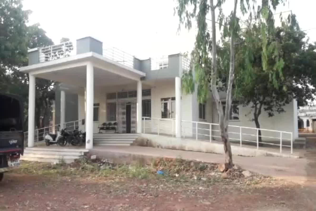 Gwalior News: कर्मचारी ने अपने एक मंजिला आलीशान घर में नहीं बनवाया शौचालय, अब इस बात को लेकर स्थानीय लोगों ने किया विरोध, जानिए क्या है पूरा माजरा