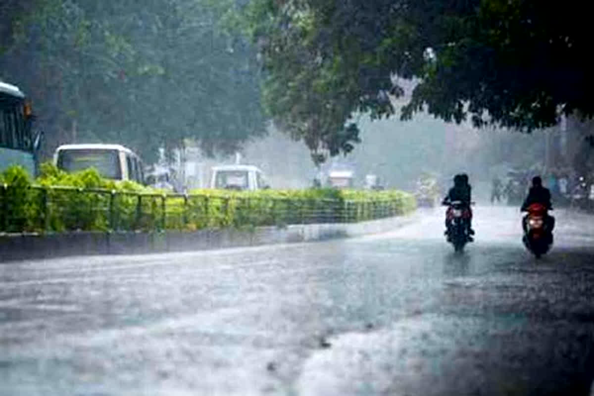 Delhi NCR Weather Update : राजधानी में मौसम ने ली करवट, बीती रात से हो रही झमाझम बारिश, मौसम विभाग ने जारी किया अलर्ट