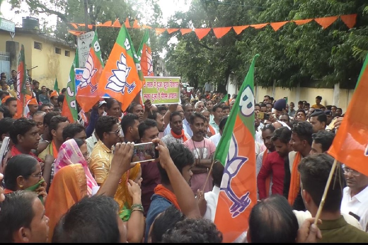 BJYM Strike: विधायक पर Satta, जुआ, अवैध शराब और गुंडागर्दी का आरोप, भाजयुमो ने किया कार्यालय का घेराव