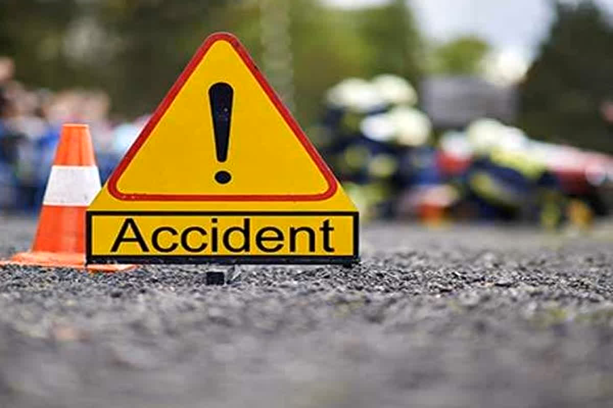 Gorakhpur Road Accident: छात्रों से भरी स्‍कूल बस पलटी, दर्दनाक हादसे में दो की मौत, 10 अन्य छात्र घायल