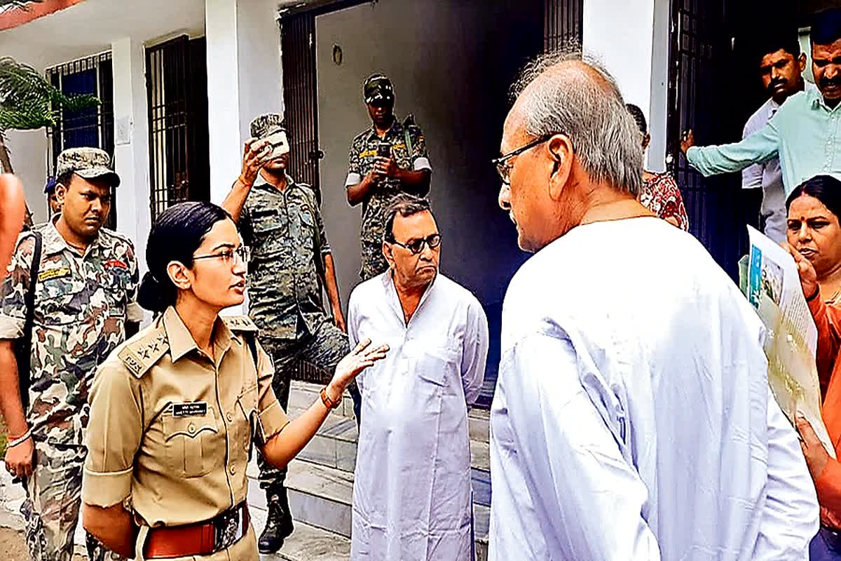 Former Governor Spoke To ASP: मेरा फोन क्यों नहीं उठाती हो…भड़के पूर्व राज्यपाल ने एएसपी की लगा दी क्लास, कही ये बात, देखें वीडियो..