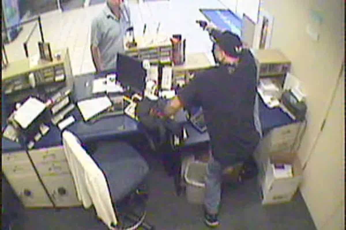 Bank Robbery News: ‘अच्छा बैंक है…सिक्योरिटी अच्छी है’ डकैती करने में असफल चोरों ने लेटर छोड़कर कही ये बात