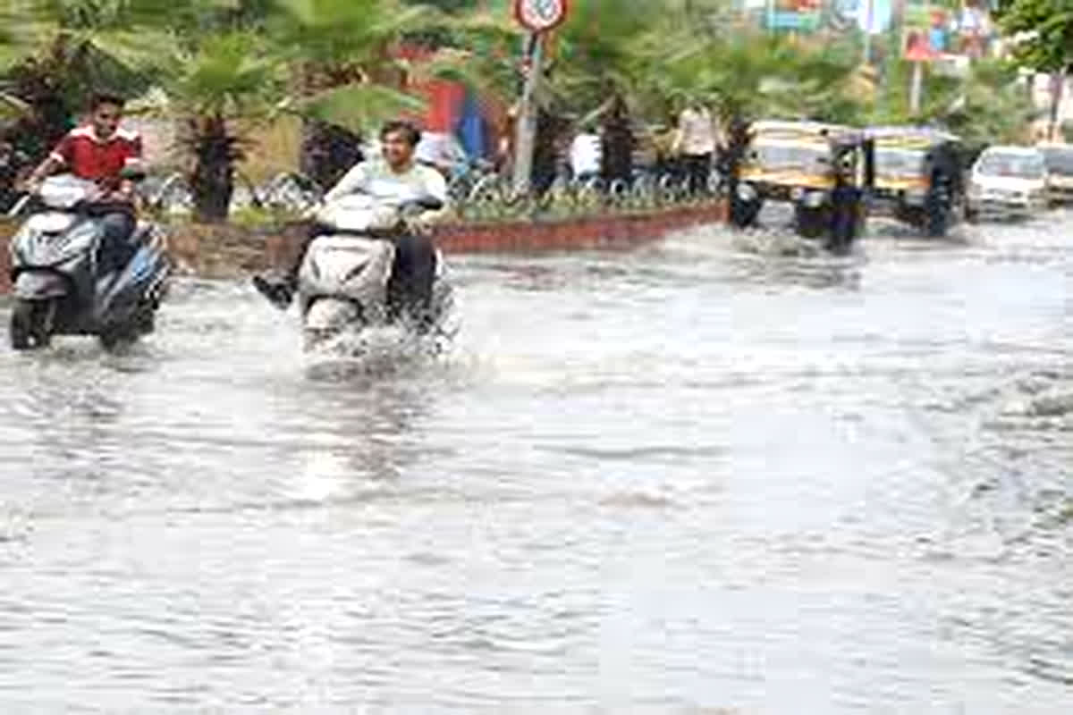 Water Logging in Bilaspur: मूसलाधार बारिश ने खोली व्यवस्थाओं की पोल, शहर के कई इलाकों में भरा लबालब पानी