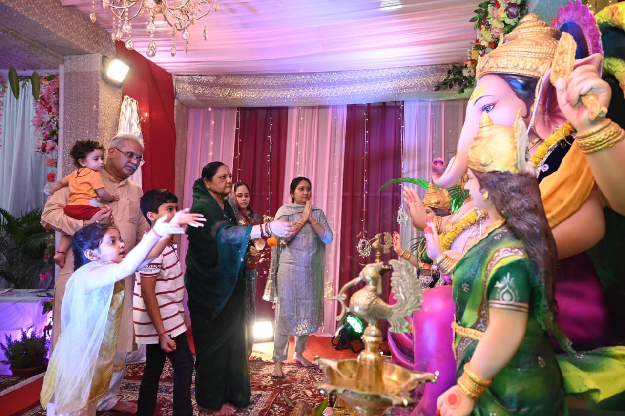 Ganesh Visarjan 2023: सीएम भूपेश ने पूरे परिवार के साथ की गणपति जी की पूजा अर्चना, प्रदेशवासियों के लिए सुख, समृद्धि की कामना की