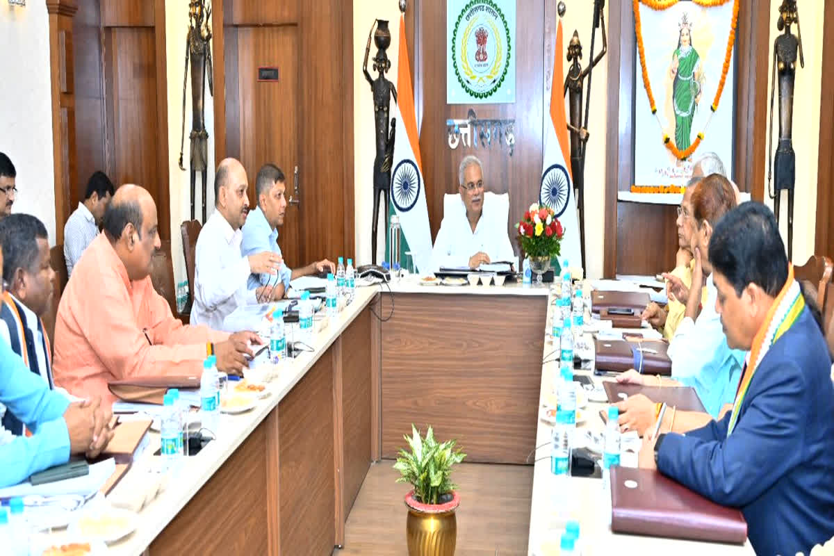 Bhupesh Cabinet Meeting : मुख्यमंत्री निवास में हुई भूपेश कैबिनेट की अहम बैठक, यहां जानें किन महत्वपूर्ण मुद्दों पर लगी मुहर