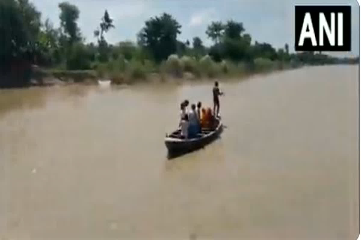Boat Capsizes In Bihar: बागमती नदी में पलटी बच्चों से भरी नाव, 16 बच्चे लापता, रेस्क्यू अभियान जारी