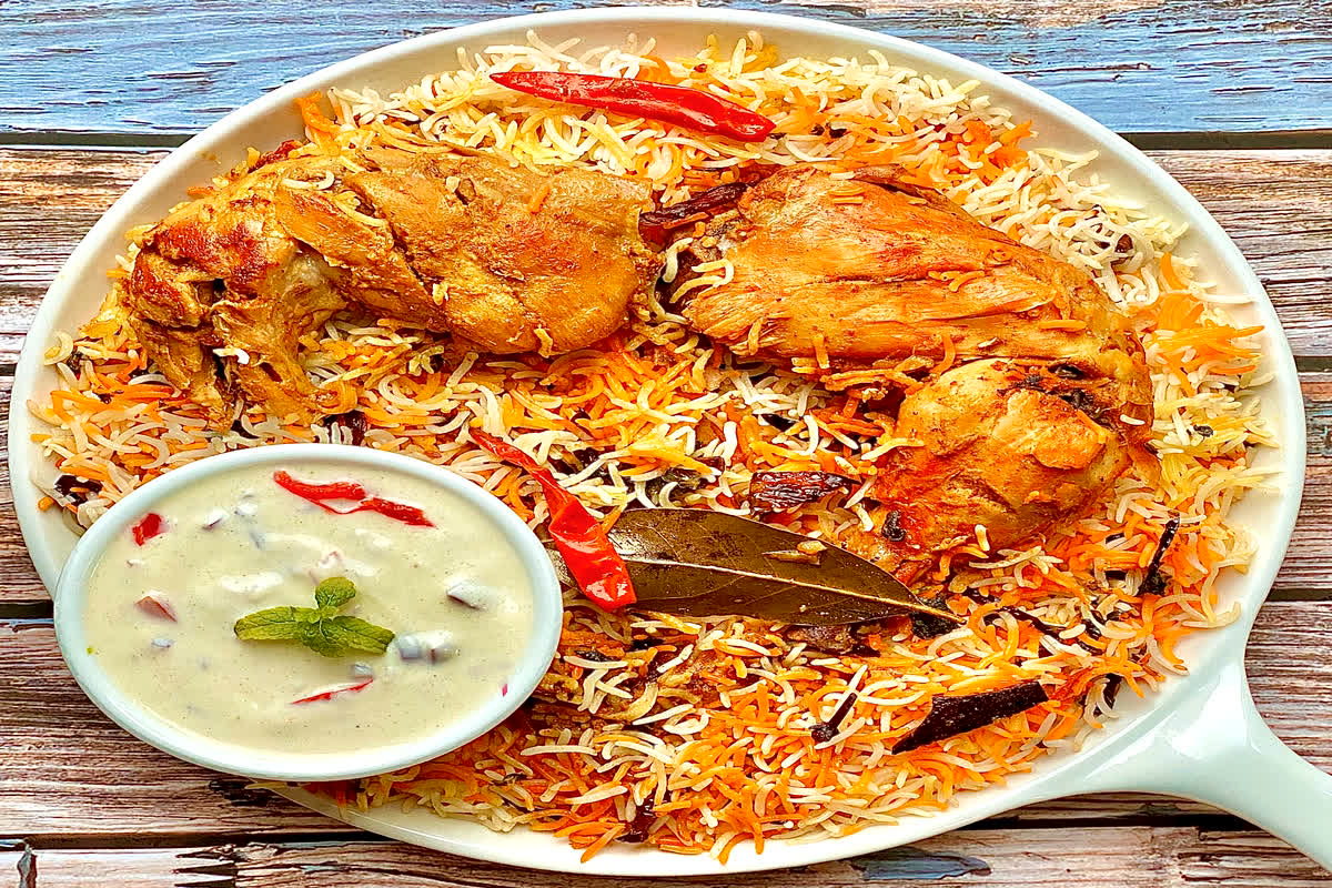 Hyderabad News : कहीं आप भी तो नहीं मांगते बिरयानी के साथ एक्स्ट्रा रायता, हो जाए सावधान, गंवानी पड़ सकती है जान