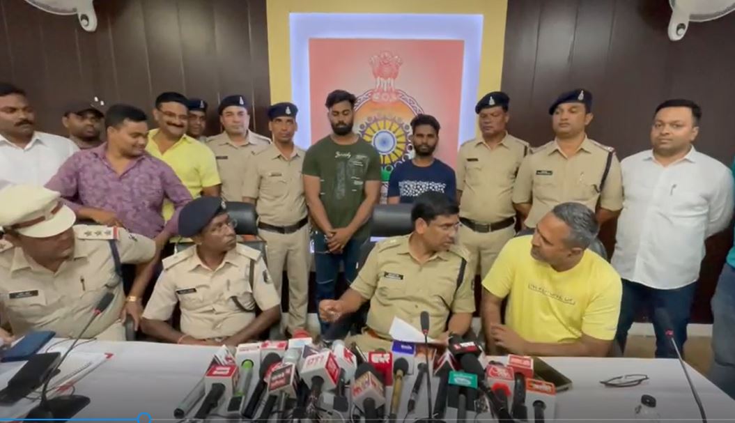 Bilaspur News: 18.50 किलो सोने और हीरे के जेवर के साथ चोरों का सरगना गिरफ्तार, राजधानी में दी थी 25 करोड़ की चोरी को अंजाम