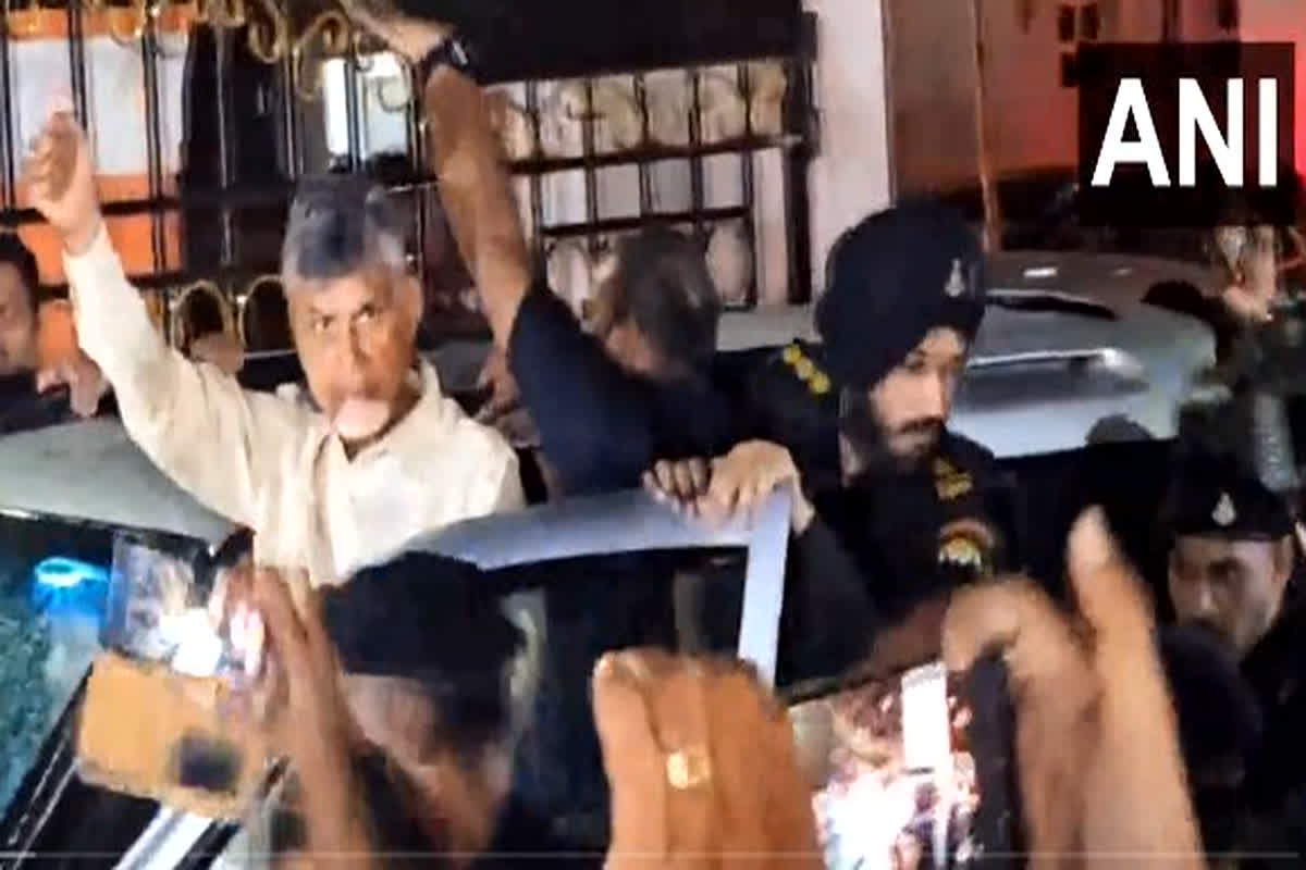 Former CM in Central Jail: सेंट्रल जेल में कटेगी पूर्व CM की रात, भारी सुरक्षा के बीच पुलिस ने किया शिफ्ट…