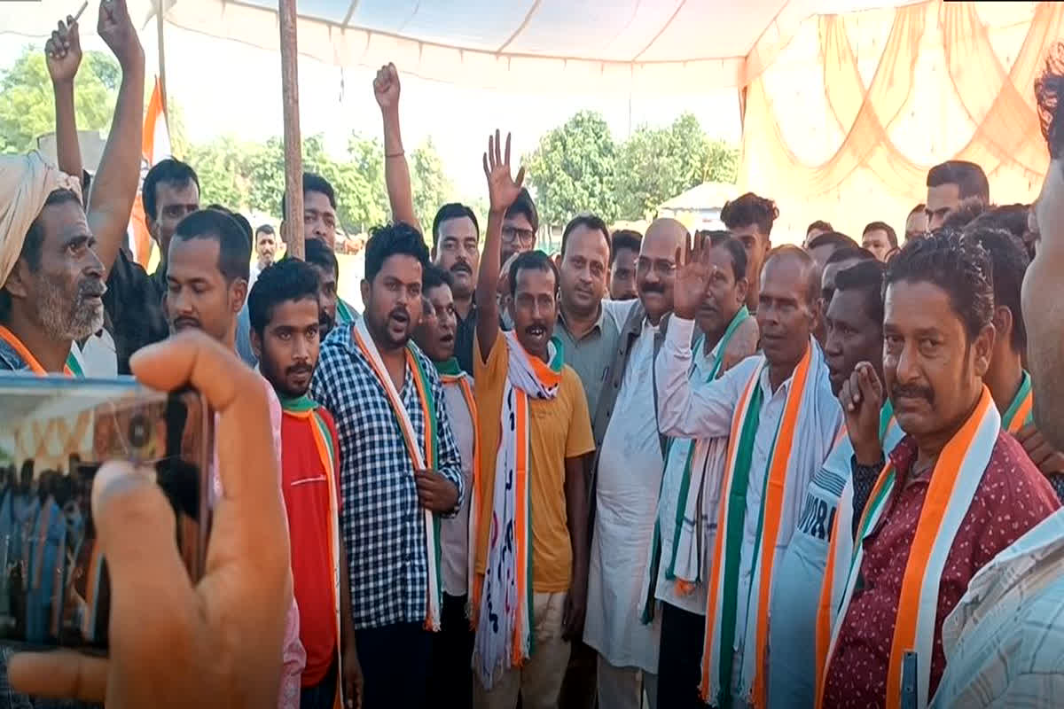 CG Assembly Election : विधानसभा चुनाव से पहले कांग्रेस की बल्ले-बल्ले! 50 से अधिक लोग कांग्रेस में शामिल