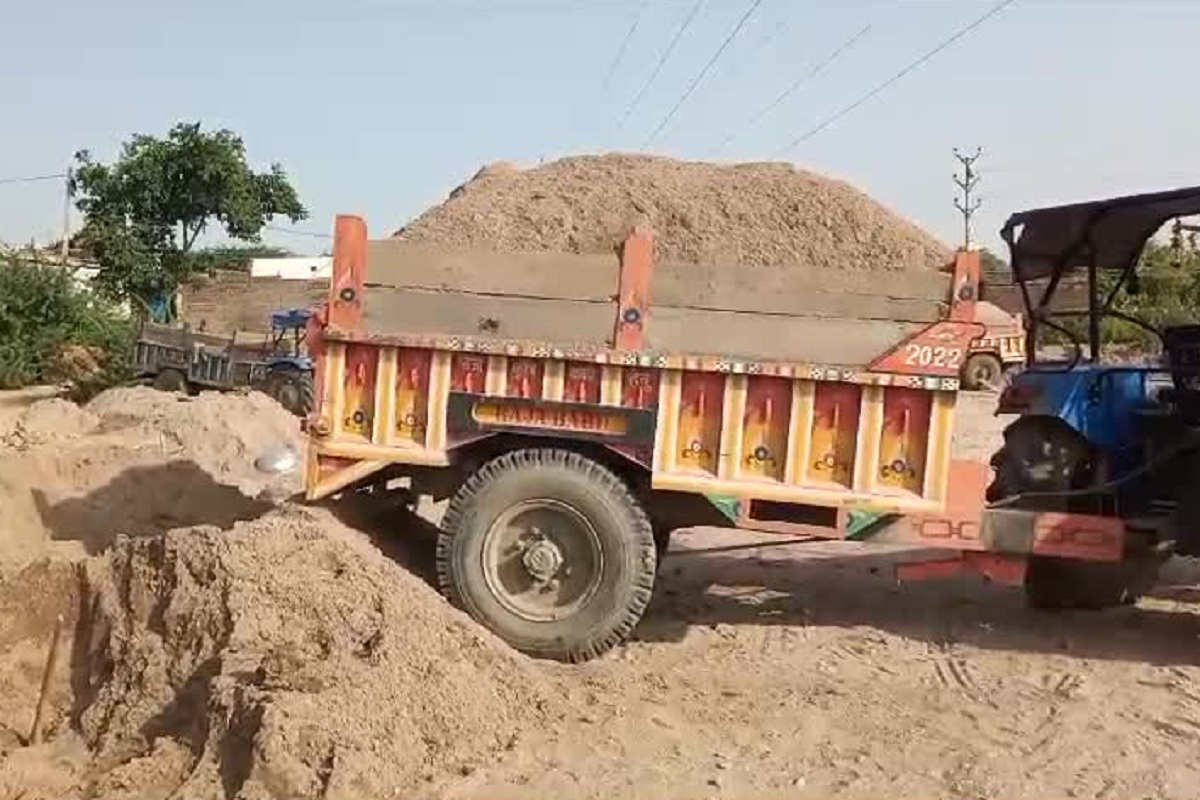 Datia News: रेत माफियों के हौसले हुए बुलंद, बेरोकटोक हो रहा रेत का अवैध उत्खनन, विभाग द्वारा अब तक कोई कार्रवाई नहीं