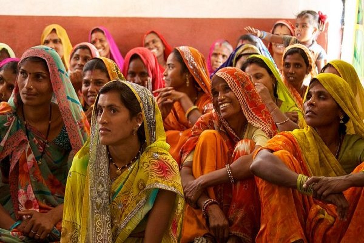 Govt Scheme: देश की करोड़ों महिलाओं के लिए बड़ी खुशखबरी, बिना ब्याज सरकार दे रही 5 लाख रुपए तक का लोन…