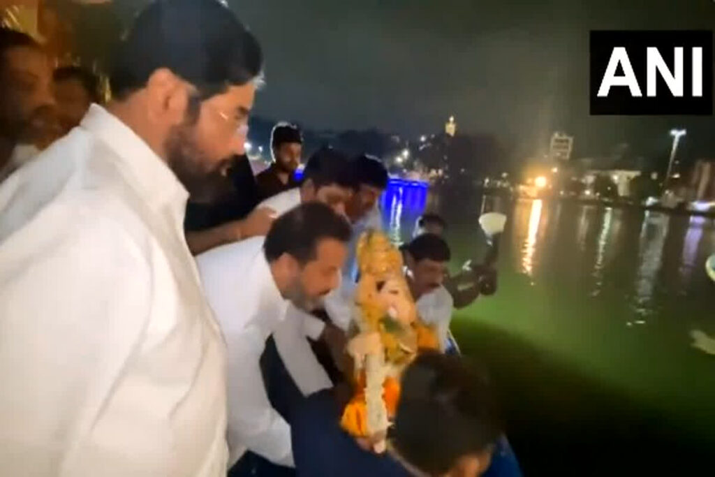 CM Eknath Shinde immersed Ganpati